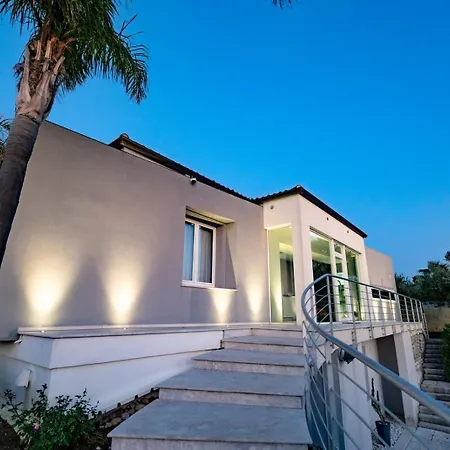 Virginia - Relax And Private Pool Villa Paceco